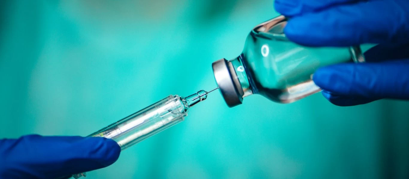 Εμβόλιο Johnson & Johnson: Τι είναι & σε τι διαφέρει από τα υπόλοιπα εγκεκριμένα εμβόλια;